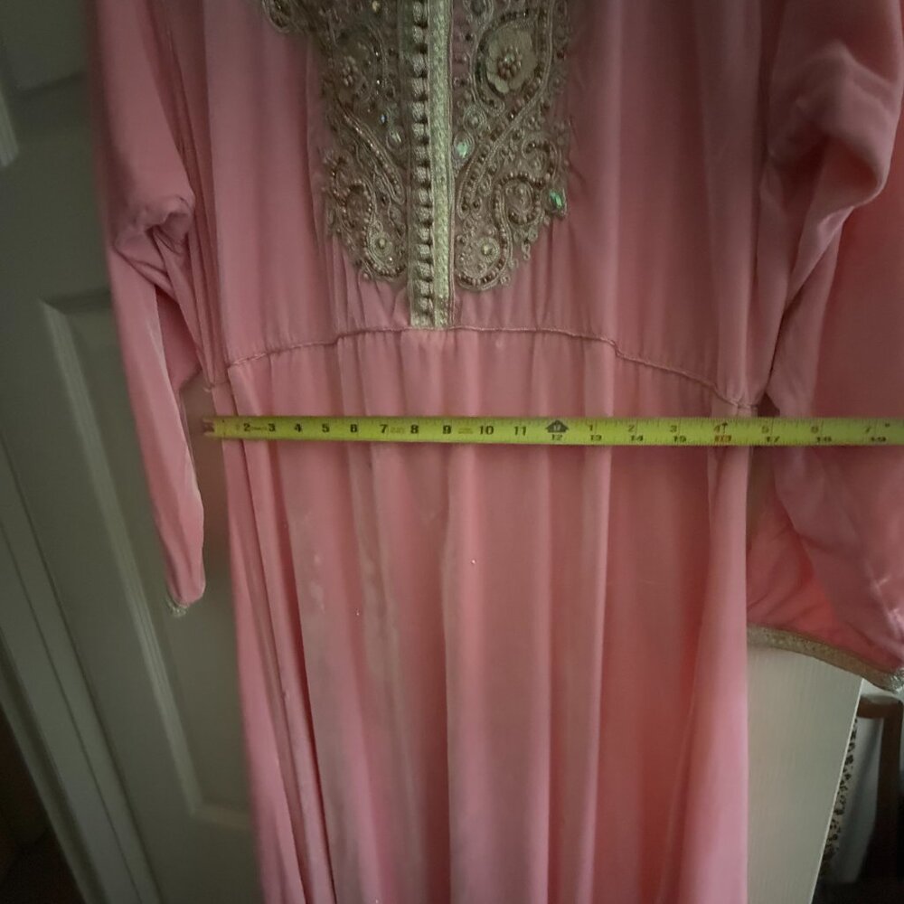 VELVET ROSE AND GOLD KAFTAN - Picture 3 of 5